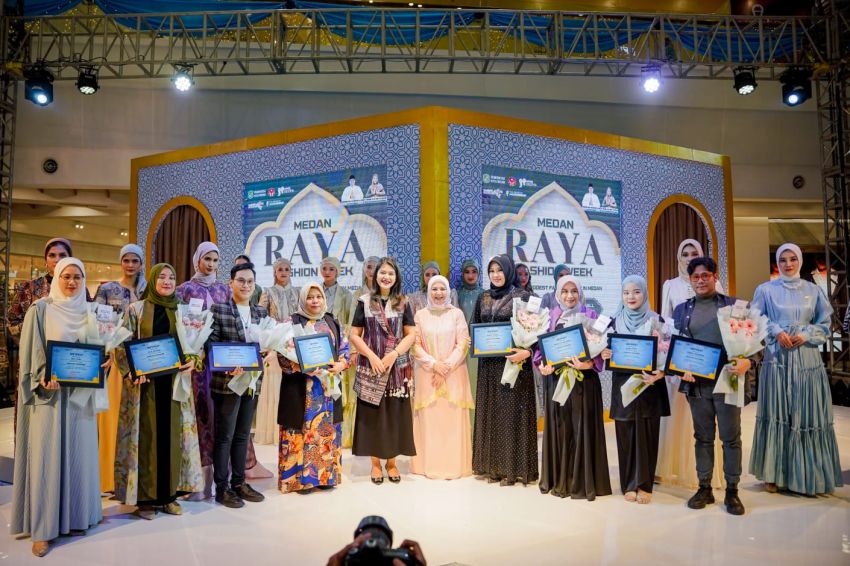 Kahiyang Ayu Saksikan Medan Raya Fashion Week