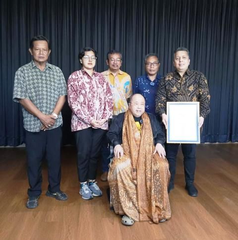 Di Gedung Jaya Suprana Institute, SMSI Paling Awal Menerima Penghargaan MURI