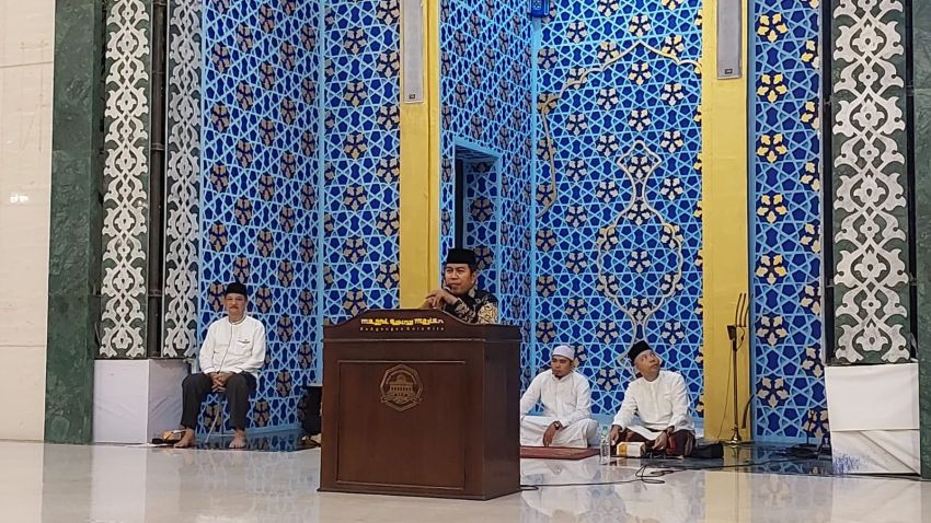 Peringatan Nuzul Quran 1445 H di Masjid Agung Medan Khusyuk