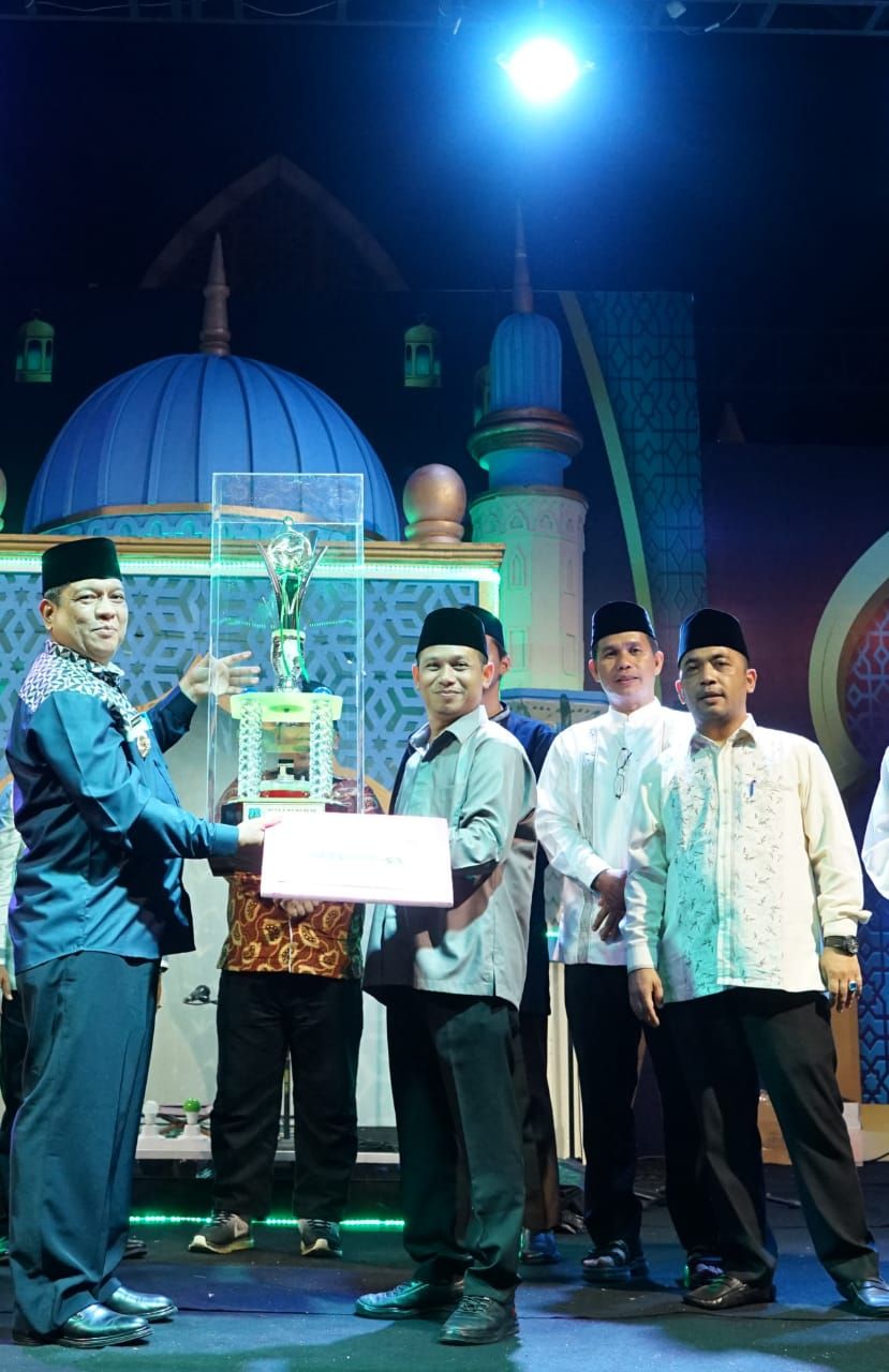 Raih Juara Berturut 3 Kali, Kafilah Kecamatan Padang Hulu Boyong Piala Tetap MTQ 53