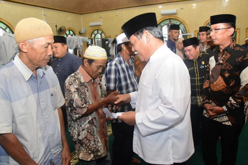 Bupati HM Ali Yusuf Siregar Safari Ramadan Ke Masjid Raya Petumbukan