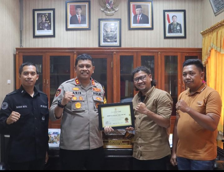 Kapolres Madina Raih Penghargaan Prestisius dari Sumut24 Group