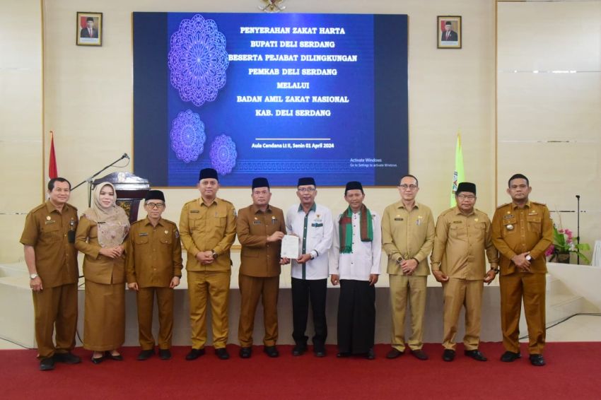 Sekda serahkan Zakat Harta Ke Baznas Kabupaten Deli Serdang.