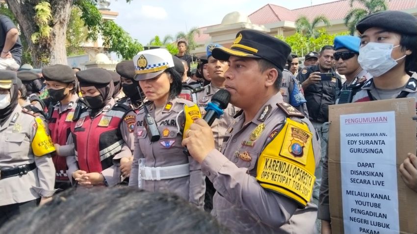 Sidang Perdana terdakwa Edy Suranta Gurusinga, Polresta Deli Serdang Turunkan Personil Pengamanan yang Humanis