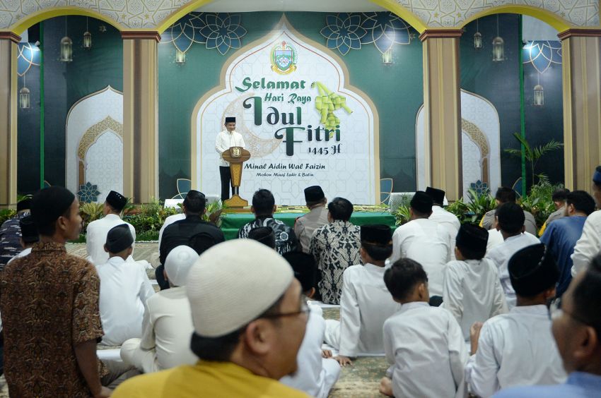 Pj Gubernur dan Forkopimda Sumut Salat Isya Berjemaah