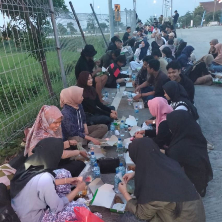 Keseruan Bukber dan Sahur Mahasiswa Peserta Mudik Gratis Polda Sumut