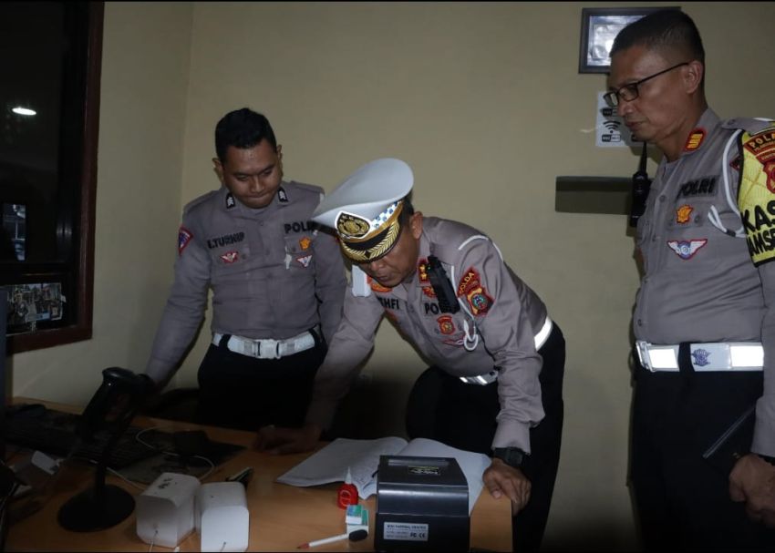 Wadir Lantas Polda Sumut Sidak Satpas Polres Belawan, Nama Pemohon SIM Terdaftar Sampai Loket Pengambilan