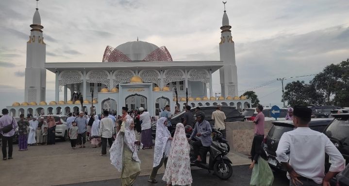 Pasokan Listrik PLN di Sumut Aman, Sholat Idul Fitri 1445H Berjalan Khidmat