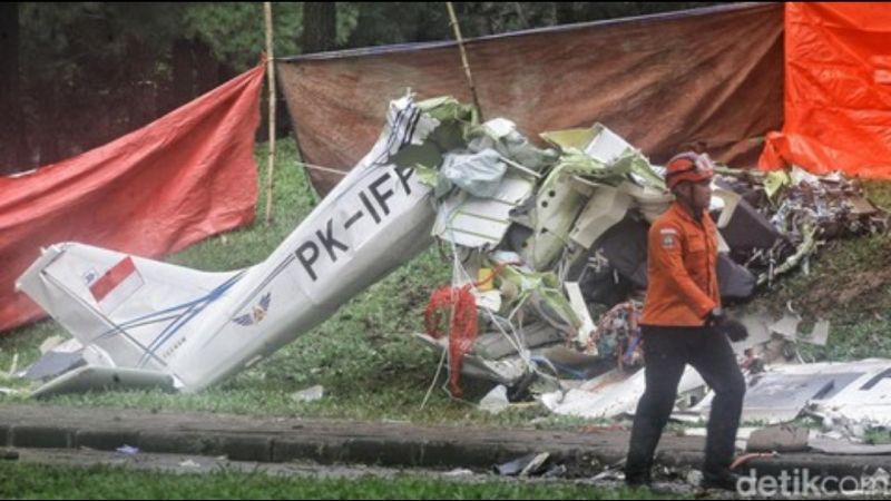 Pesawat Latih Jatuh di BSD Tangsel, 3 Tewas
