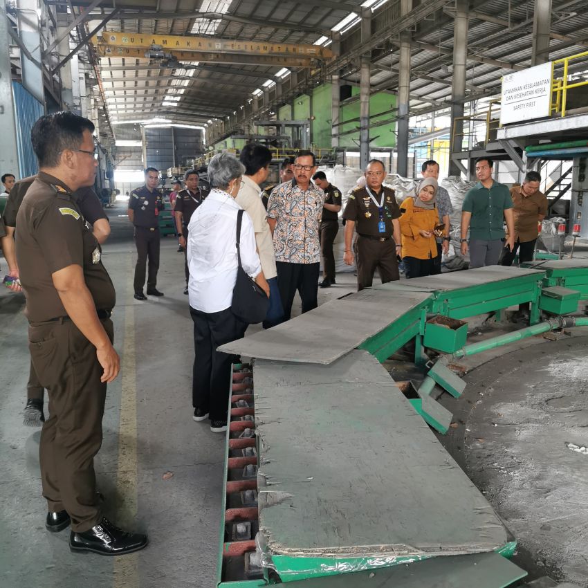 Dukung Kejagung Tuntaskan Penanganan Korupsi Tambang Timah, Komjak Tinjau Sejumlah Lokasi Tambang Timah