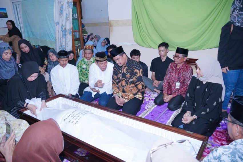Melayat ke Rumah Duka Istri Mantan Kadis Kebersihan dan Pertamanan, Bobby Nasution: Pemko Medan Belasungkawa