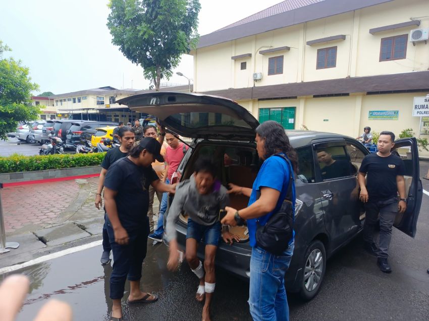 Polrestabes Medan Tembak Begal Sadis di Medan yang Bacok Tangan Korban Hingga Nyaris Putus