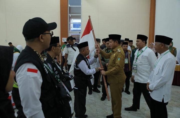 Pj Gubsu Bersama Bupati Asahan Lepas Jama'ah Calon Haji Kloter I