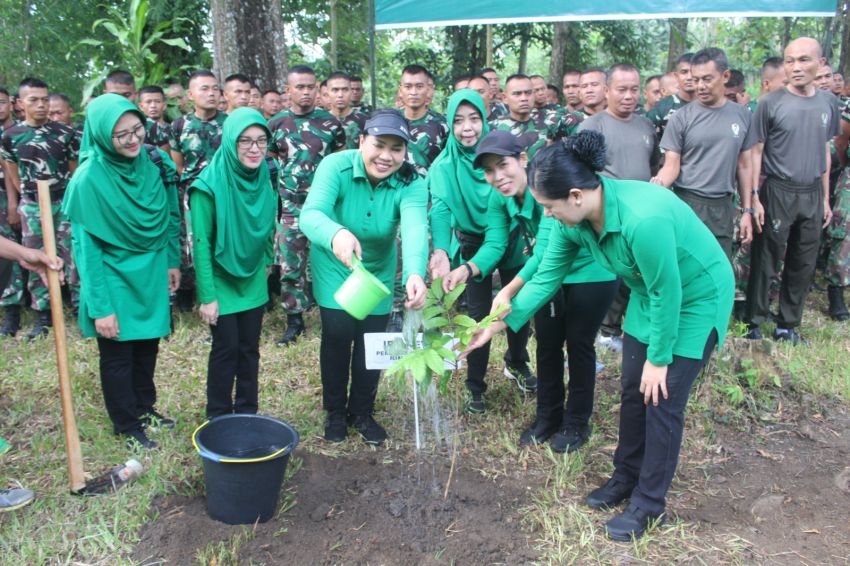 Kegiatan Penanaman Pohon Bersama Dengan Siswa Prodi Diktukba TNI AD TA 2024