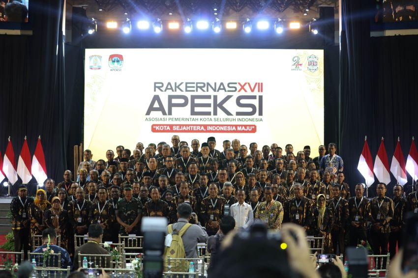 Wali Kota menghadiri Pembukaan Rakernas APEKSI XVII Tahun 2024, di Gedung BSSC Kalimantan.