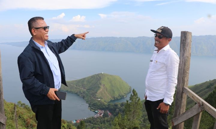 Poltak Sitorus Tinjau Jalan Alternatif Menuju Desa Sirungkungon
