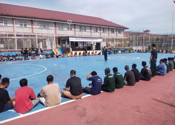 140 WBP Lapas Narkotika Kelas IIA Pematangsiantar Ikuti Program Rehabilitasi Sosial Melaksanakan Senam Bersama