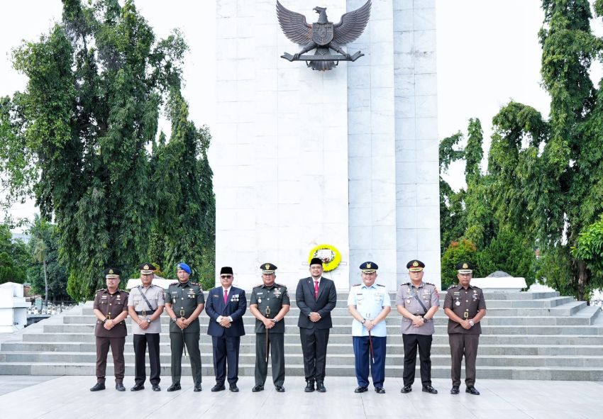 Jelang Hut Kota Medan Ke 434, Wali Kota Medan Ziarahi Makam Mantan Wali Kota Medan & Gubsu Terdahulu