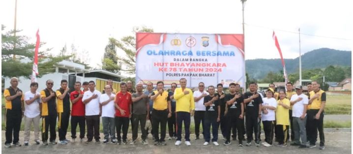 Polres Pakpak Bharat Rayakan HUT Bhayangkara Ke-78 Dengan Olahraga Bersama