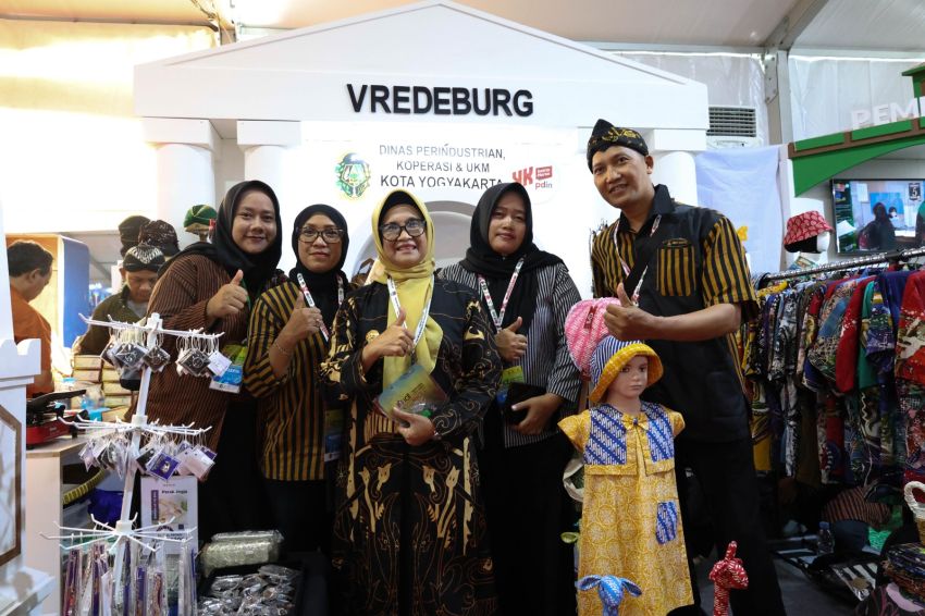 Wali Kota Siantar menghadiri Gala Dinner Rakernas XVII APEKSI di Balai Kota Balikpapan Kalimantan