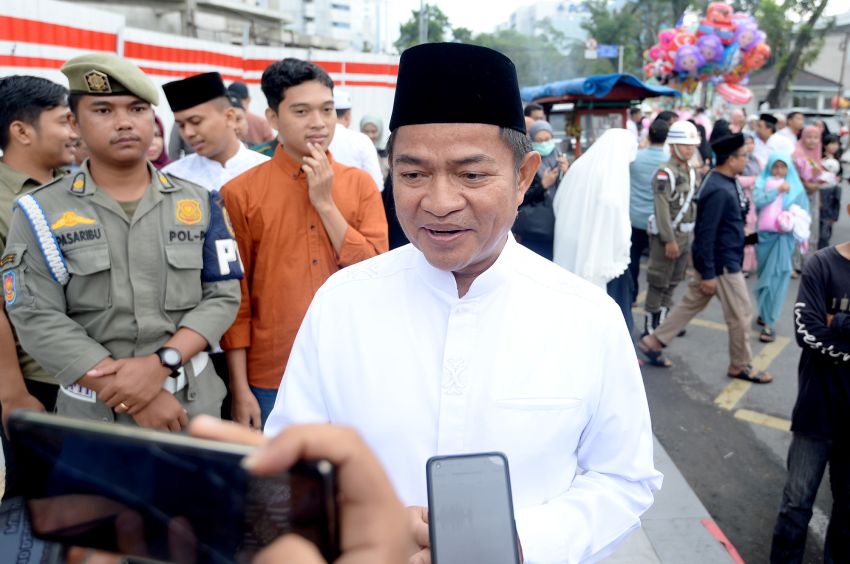 Pj Gubernur Sumut Salat Iduladha 1445 H Bersama Ribuan Masyarakat di Masjid Agung Medan