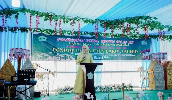 Ketua TP-PKK Kab Solok Hadiri Pemberian Ijazah Santri Kelas XII angkatan Ke XVI Tahun Pelajaran 2023-2024.