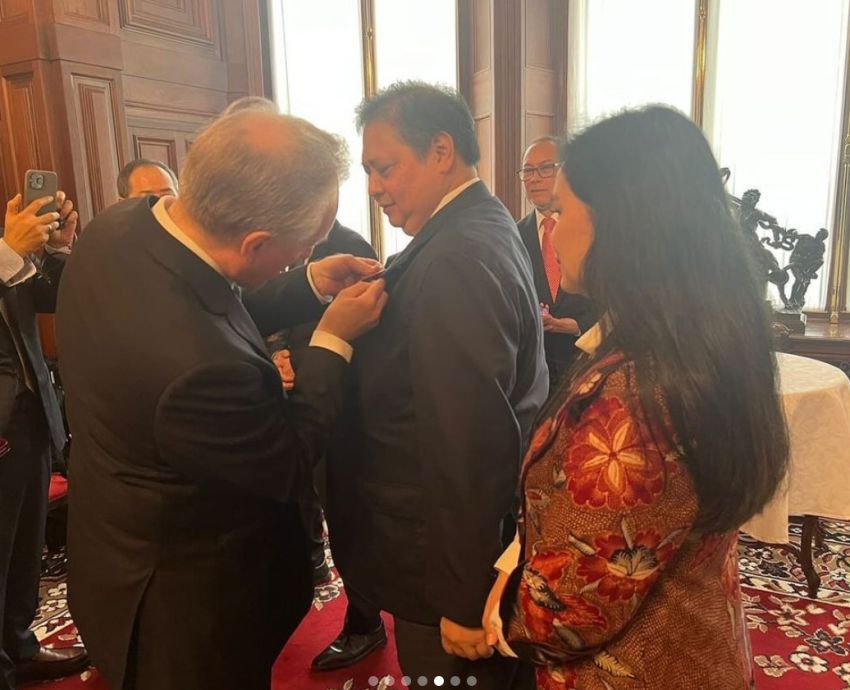Airlangga Dapat Mendali Kehormatan Dari Dubes Rusia,  Teguh Santosa: Tanda Indonesia Penting di Tengah Dinamika Politik Global