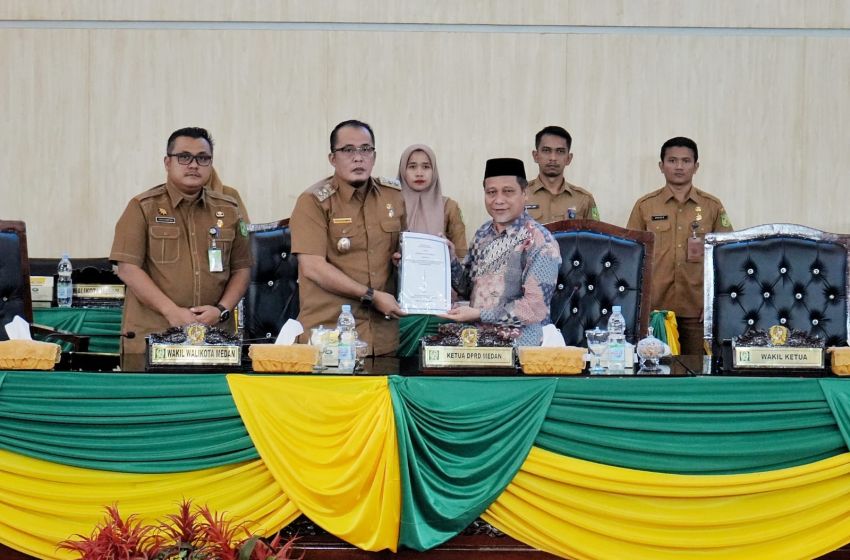 Wali Kota Medan Menerima Hasil Penjelasan Ranperda Inisiatif DPRD Tentang Perubahan Atas Perda Kota Medan No 6 Tahun 2015