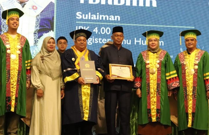 Pimpinan Dompet Dhuafa Waspada Sulaiman Raih IPK 4.00 Sandang Gelar Wisudawan Terbaik dan Berprestasi di Magister Hukum