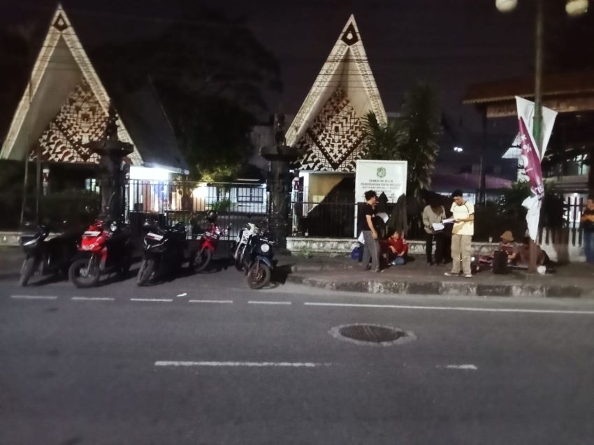 Medan Teater Terpaksa Latihan di Trotoar