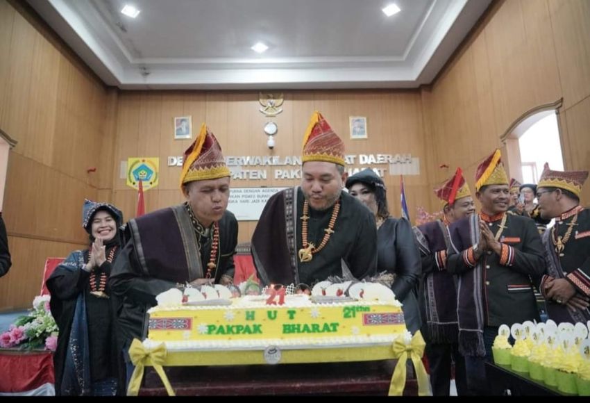 Sidang Istimewa DPRD Hari Jadi Kab.Pakpak Ke 21 Tahun, Bupati Sampaikan Terima Kasih Para Tokoh Pemekaran