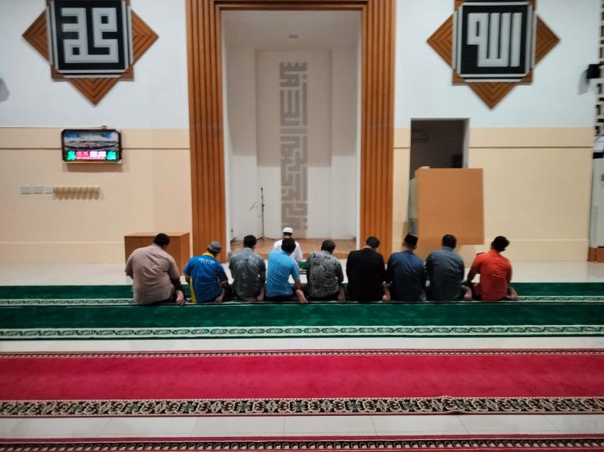 Sholat Subuh Berjamaah, Personil Polresta Deli Serdang Turut Sampaikan Himbauan Kamtibmas