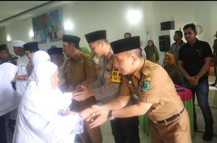 Pj Bupati Patuan sambut Jema'ah Haji kloter 24 tiba di Paluta