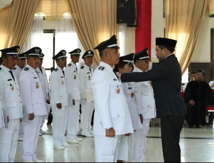 Bupati Pakpak Bharat Resmi Mengukuhkan Perpanjangan Masa Jabatan 51 Kades