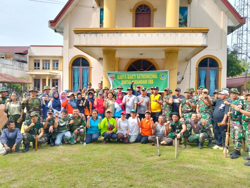 Bintaljarahdam I/BB Bersama Masyarakat Desa Paya Geli melaksanakan Kegiatan Karya Bakti