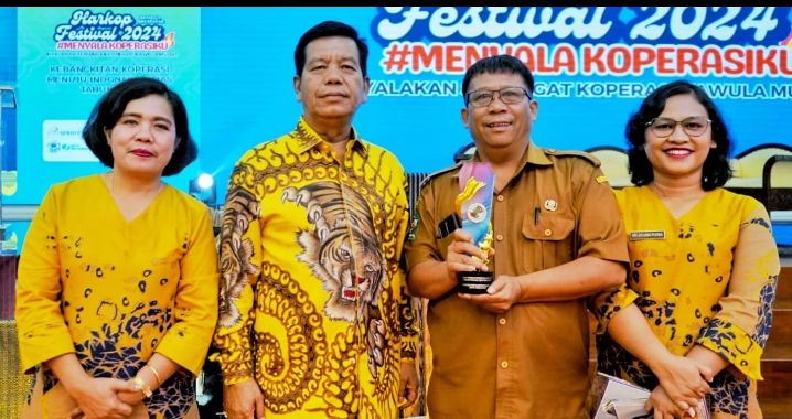 Bupati Simalungun Terima Penghargaan  Tokoh Penggerak Koperasi Tingkat Sumut