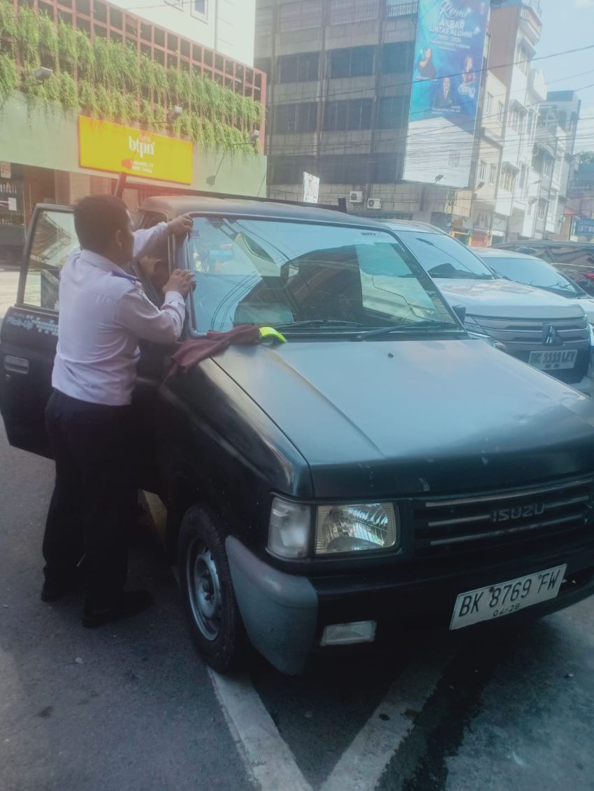 1.093 Stiker Habis Terjual di Hari Pertama Penerapan Parkir Berlangganan Kota Medan