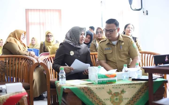 Wabup Atika Nasution Didampingi Kadis Kesehatan Madina Rapat Gerakan Penanganan Stunting