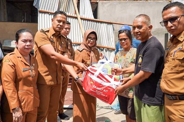 Wali Kota Gerak cepat mengunjungi  rumah warga yang terdampak angin kencang di Kecamatan Siantar Martoba
