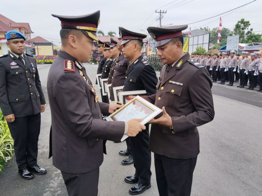 Selain Pertandingan, Bakti Sosial, Bakti Religi, Bakti Kesehatan, Polresta DS juga Gelar Doa Bersama Dan Berikan Reward Kepada Personil Berprestasi di