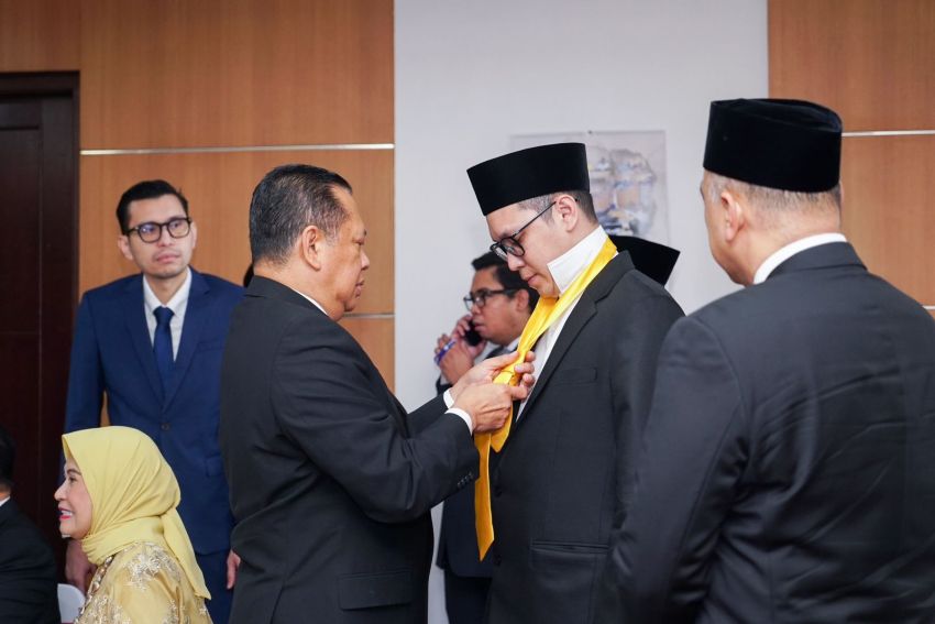 Hadiri Pelantikan Putranya Dimaz Raditya di DPRD Provinsi DKI Jakarta, Ketua MPR RI Bamsoet Ajak Sukseskan Pilkada Serentak 2024