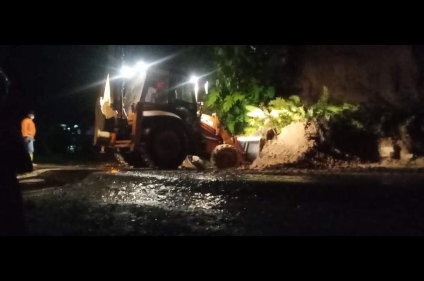 Akibat Tingginya Curah Hujan Jalan Sumut - Aceh Putus Karena Longsor
