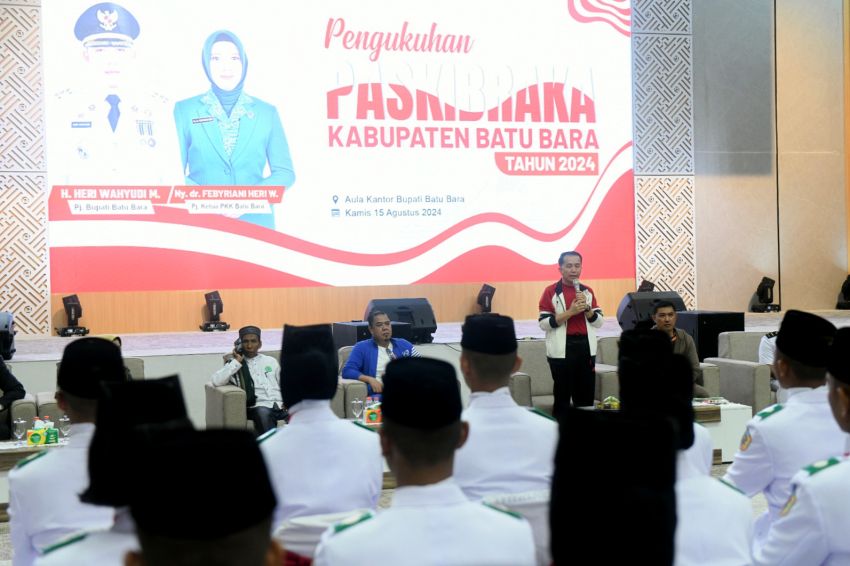 Pj Gubernur Sumut Agus Fatoni Beri Motivasi Paskibraka dan Berterima Kasih kepada Veteran di Kabupaten Batubara