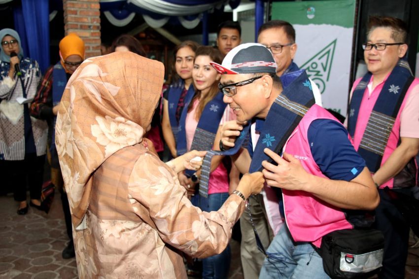 Wali Kota menjamu para peserta Lake Toba Bike Adventure 2024 dalam acara Welcome Dinner