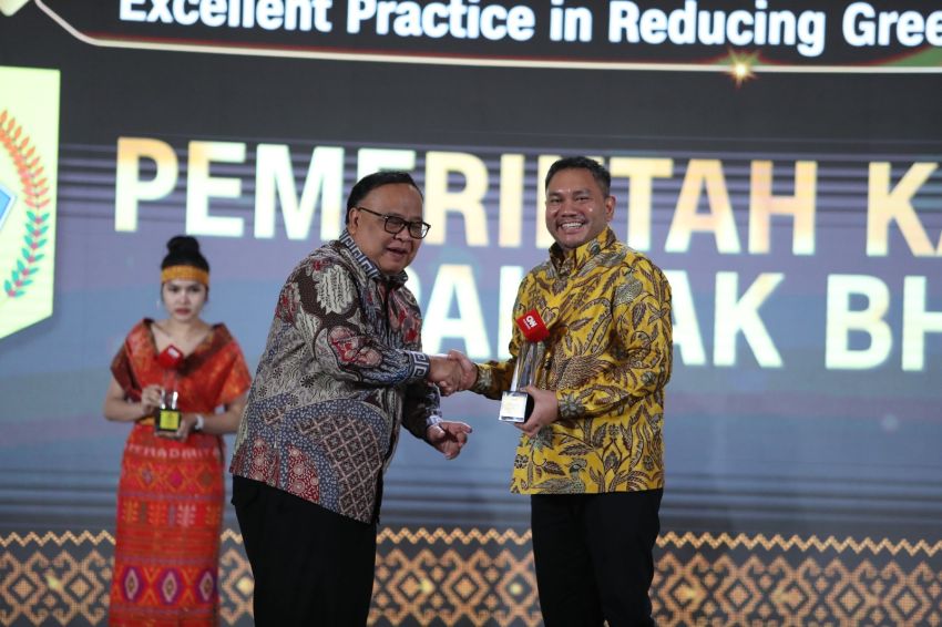 Pemkab.Pakpak Bharat Raih Empat Penghargaan Di CNN Indonesia Awards