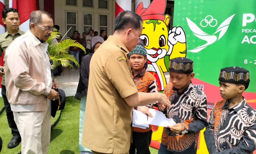 Pj Gubsu Agus Fatoni Minta Puluhan Anak Yatim Doakan Kesuksesan PON ke XXI