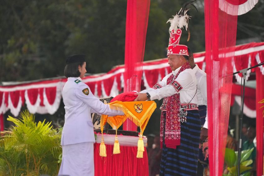 Mendagri Tito Jadi Irup Upacara Penurunan Bendera, Masyarakat Alor Sangat Gembira