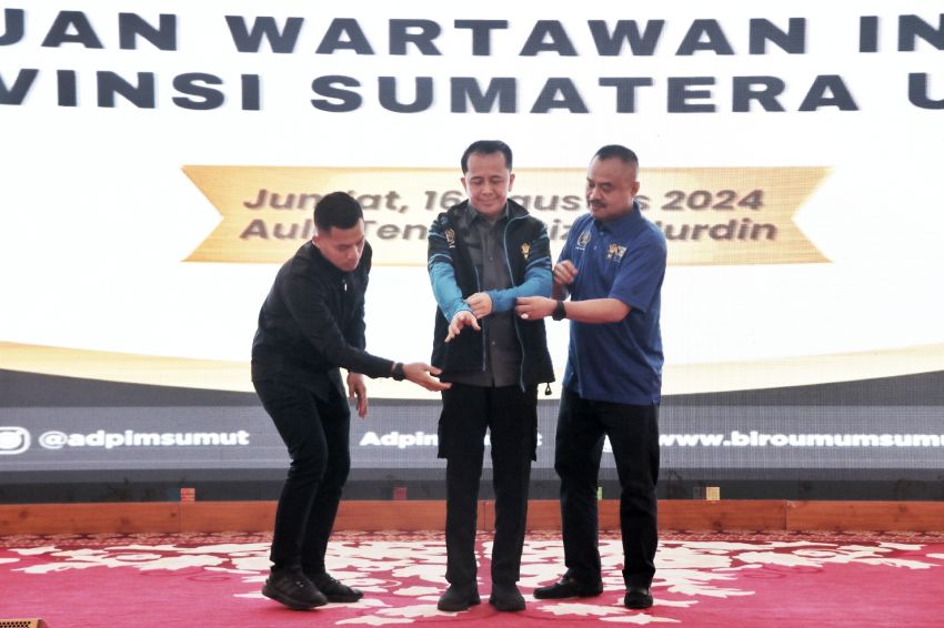 Pj Gubernur Agus Fatoni Lepas Kontingan PWI Sumut ke Porwanas XIV Banjarmasin