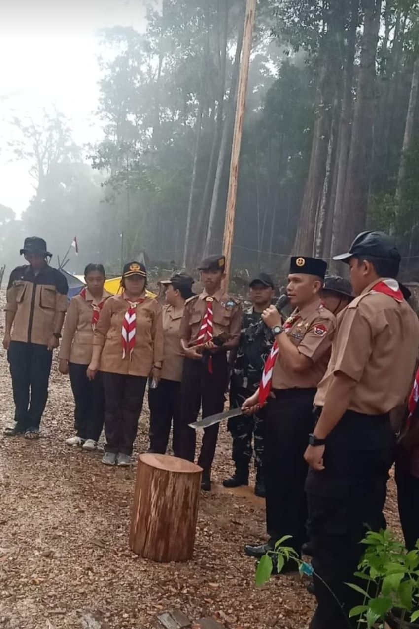 Dandim 0206 Dairi/ Pakpak Bharat Pimpin Upacara Perkemahan Pramuka Di Desa Sibagindar