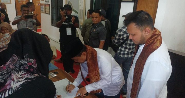 Zahir-Aslam Daftar ke KPU Batubara Bersama 4 Partai Pengusung